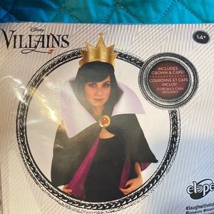 Evil queen dress up. Crown and cape